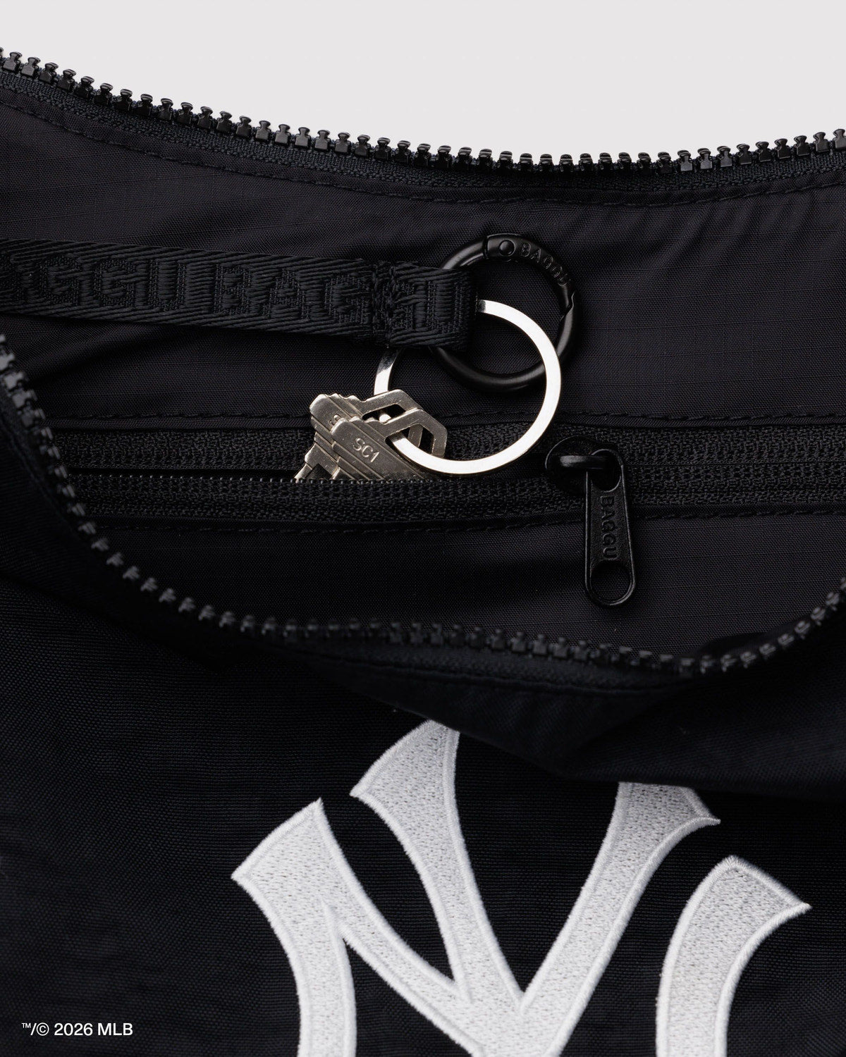 Medium Nylon Crescent Bag New York Yankees™